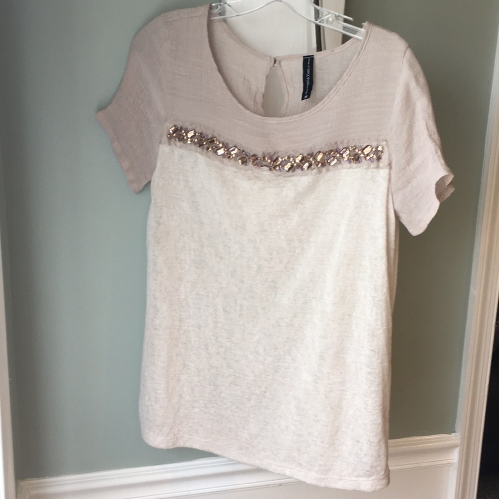 LNC Short Sleeve Size M top with beading detail